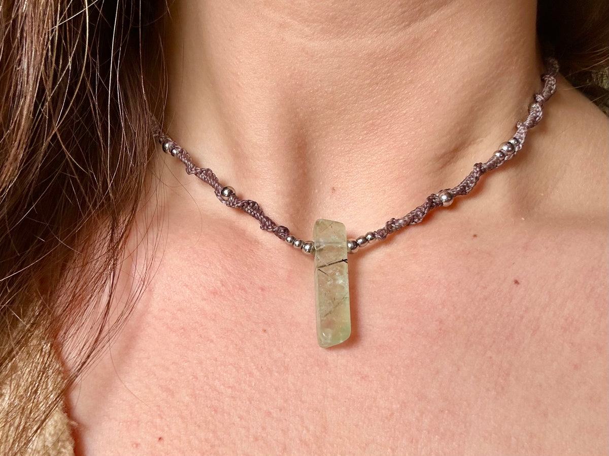 Collar Bélice Prehnita (gris)
