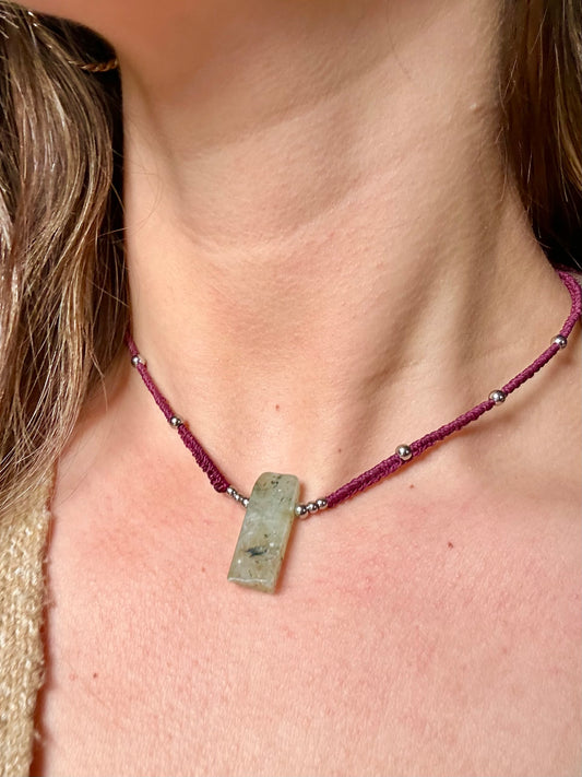 Collar Bélice Prehnita (burdeo)