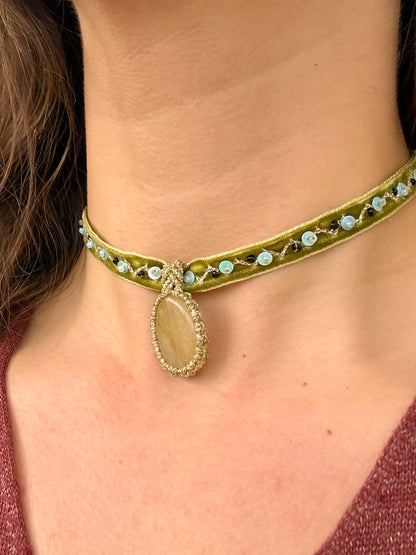 Choker Gardenia Jade Dorado