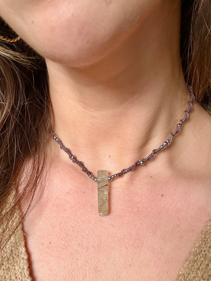Collar Bélice Prehnita (gris)