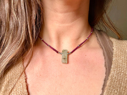 Collar Bélice Prehnita (burdeo)
