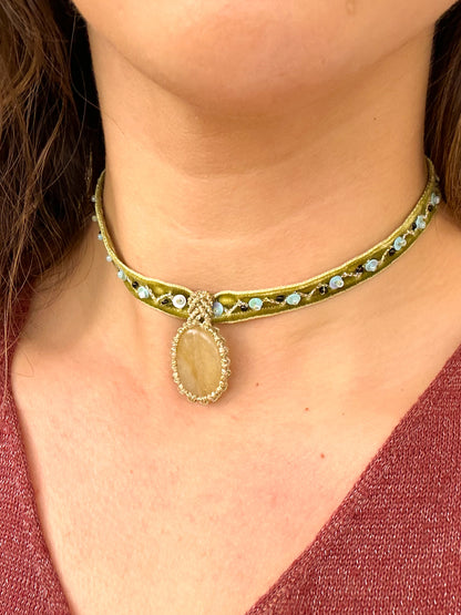 Choker Gardenia Jade Dorado