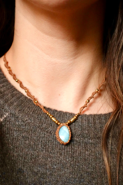 Collar Belice Larimar (cafe)