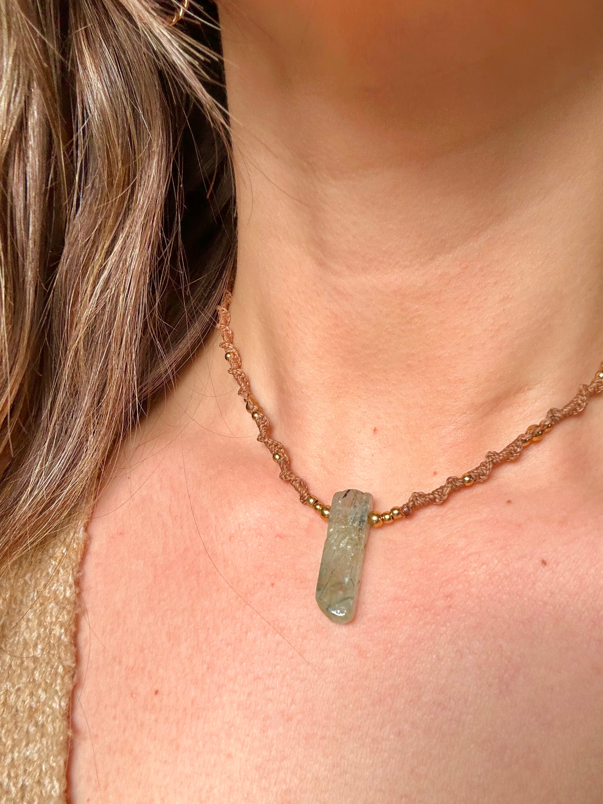 Collar Bélice Prehnita (beige)